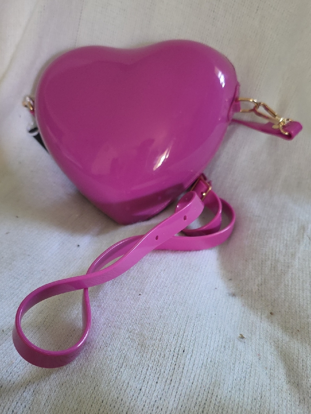 Glossy Heart-Shaped Crossbody Bag in Fuchsia with Gold Hardware